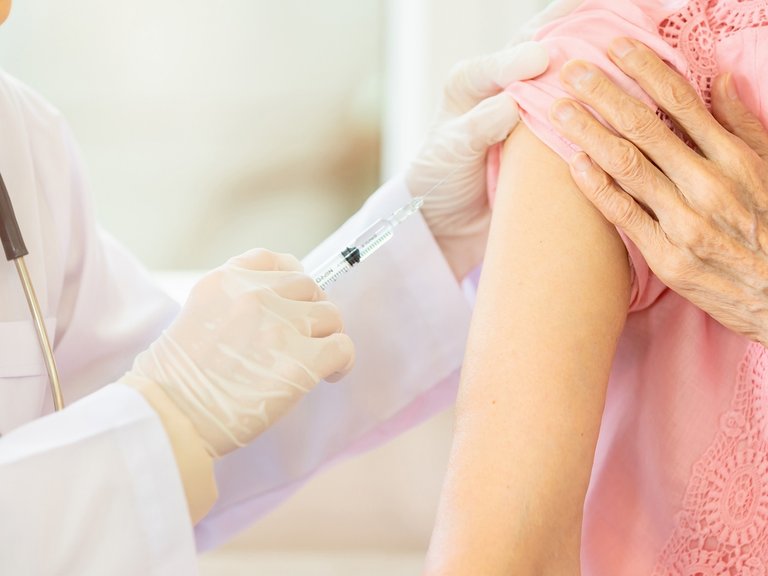 csm_Vaccination_Intro_Image_About_Us_Covid19_page_0c4d9dfc38.jpg